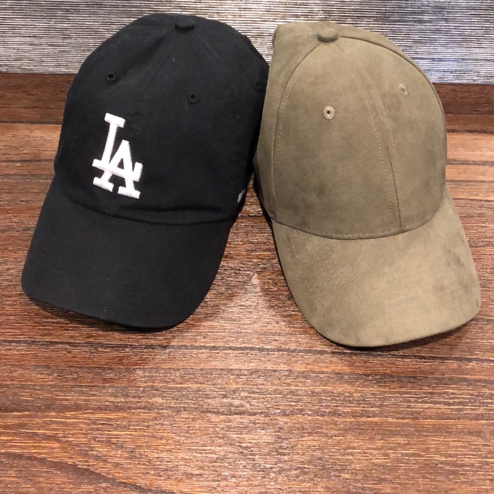 Bundle of 2 hats